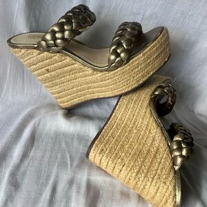 Schutz Gold Braided Wedge Slip-On Sandals Size 6.5
BRAND NEW